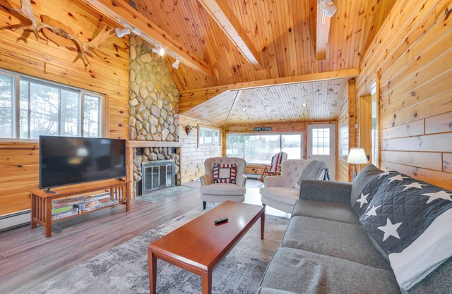 7 Mi to Nubs Nob: Lakefront Abode w/Fire Pit!