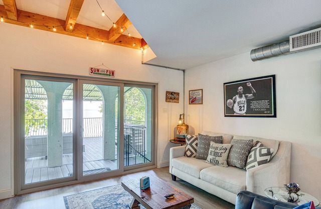 7 Mi to Winery: Lakefront Rockwall Home w/Deck