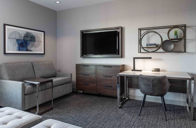 7 Miles from Downtown | 24H Business Center