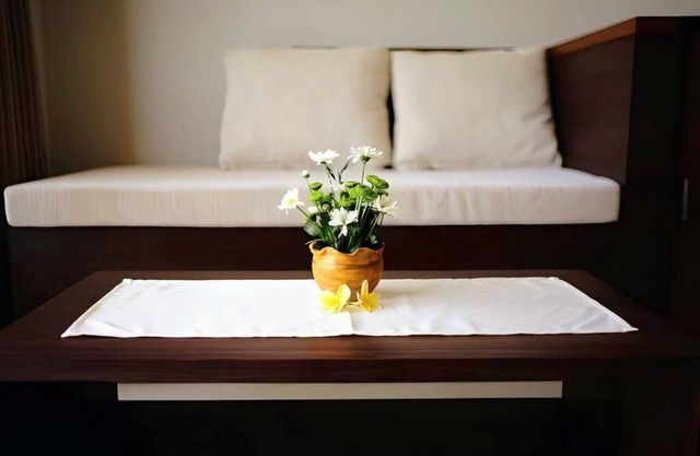 7 Minute Walk to The Sanur Beach. 1 BR Cozy and close to night Market food