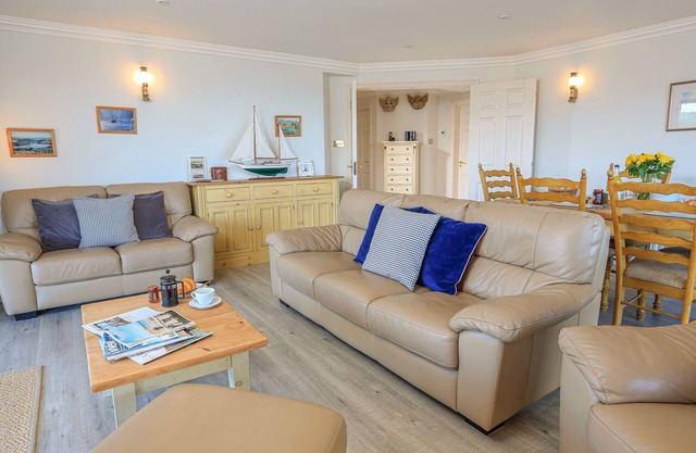 7 THURLESTONE ROCK, family friendly, with pool in Thurlestone