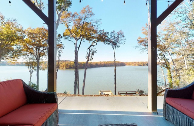 7 yr old Home In Charlotte On Main Channel Of Lake Wylie/Pickleball courtn