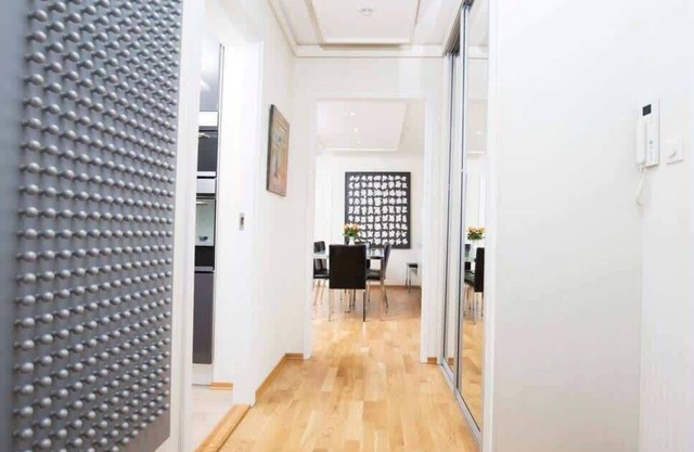700 m to Aquerium 6th Floor with Elevator - Value!