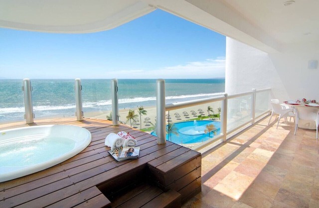 702 Beachfront Luxury Condo