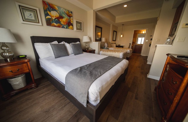 705H Luxury suite w/Pool view close to Universal Studios Orlando