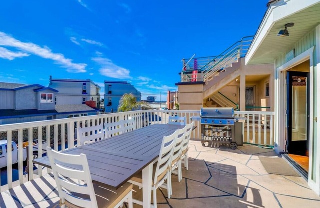 728 San Luis Rey · Spacious Beach House with Large Private Deck