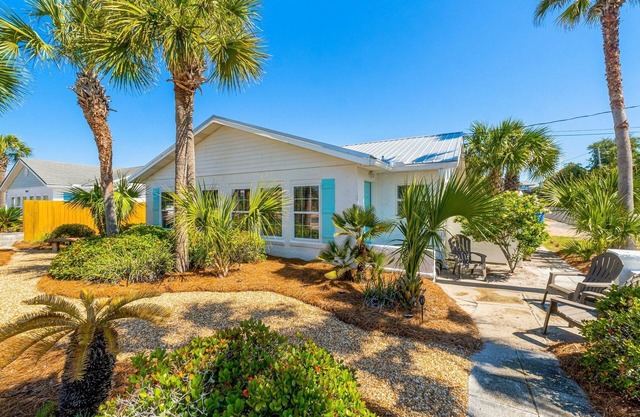 $775! August 8-23! Quiet Laguna Beach! Directly Across Street-30' to Perfect Beach Access #83