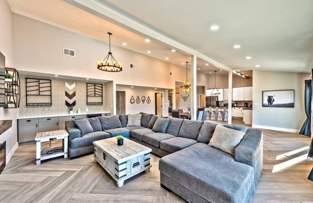 777Rentals - 7BR/4.5BA - Southwest Ranch