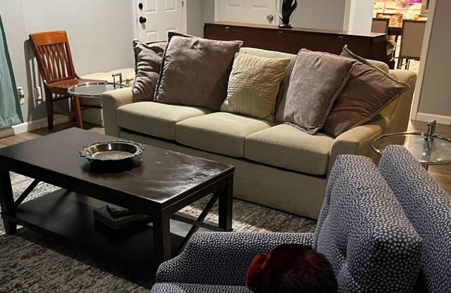 7BA Chic Rancher Near Graceland and Airport Sleeps 30