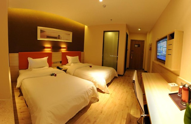 7Days Premium Yichang Wanda Plaza Canal Park Branch