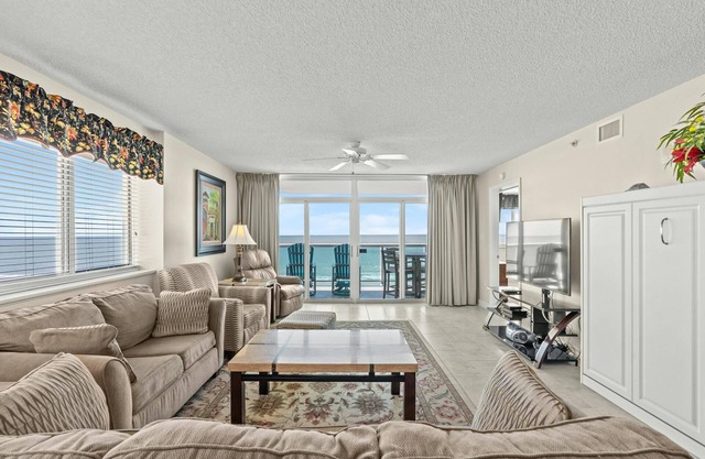 7th floor oceanfront 4-bed, 3-bath condo, Cherry Grove Beach | Laguna Keyes - 702