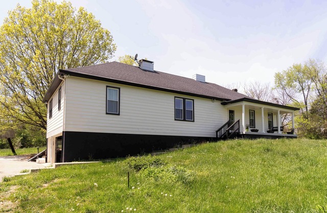 8 Acres private estate! Spacious 5-bedroom house in Fisherville.