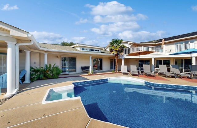 8 BDR & 7.5 BA Luxury Beach House w/private pool & hot tub