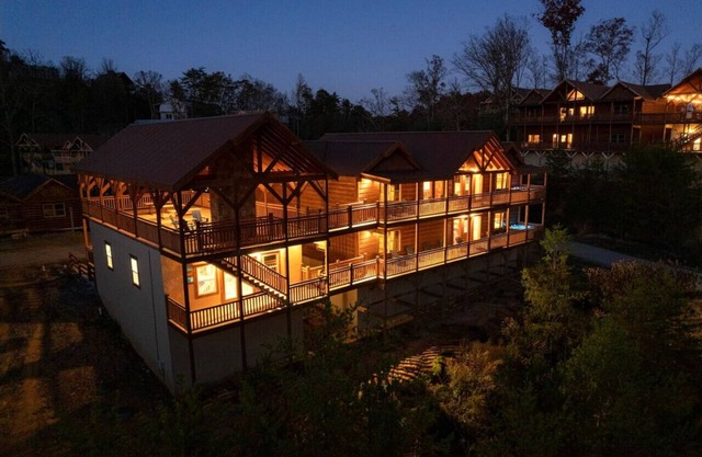 8 bed cabin with pool, outdoor fireplace & gazebo