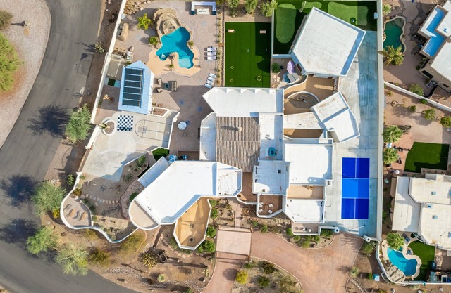 8 Bedroom, 6 Baths, Double Water slide Pool, Pickleball Court