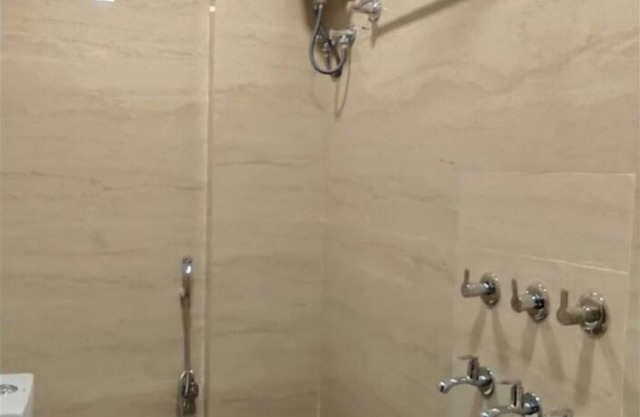 8-bedroom hotel in fabulous Ayodhya with WiFi, AC. Enjoy your stay