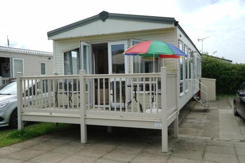 8 berth caravan at manor park hunstanton free wifi