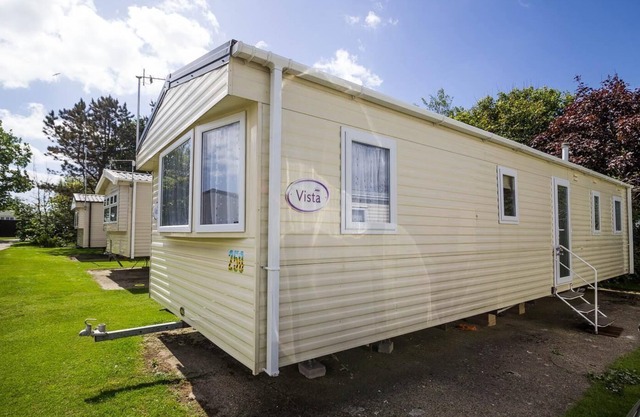 8 berth caravan for hire near Great Yarmouth at Broadland Sands ref 20250BS