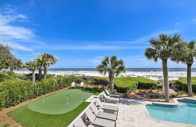 8 East Beach Lagoon Enjoy Direct Oceanfront Views & Putting Green