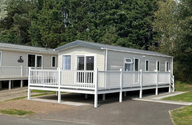 8 Guests - Pet friendly*- Cayton Bay Coastal Retreat