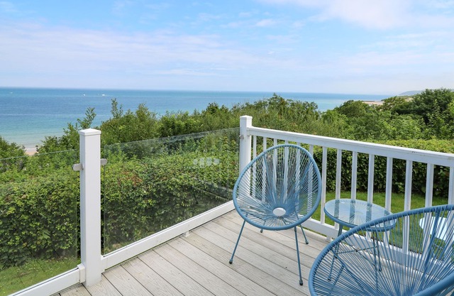 8 HARBOUR VIEW, family friendly, country holiday cottage in New Quay