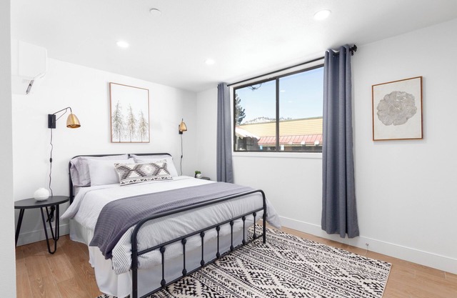 #8 In town NEW apartment by restaurants