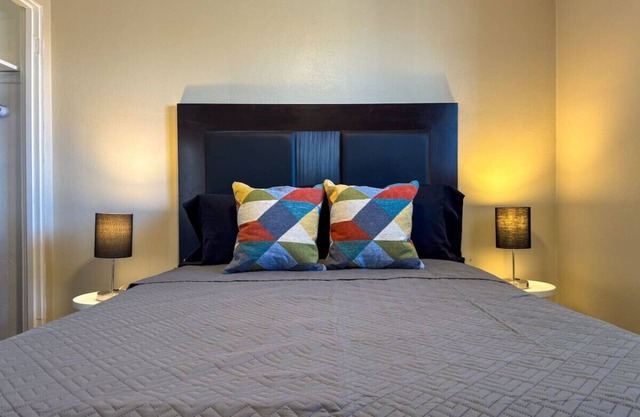 8 Large Apartments w/12 Bedrooms & Parking + WIFI