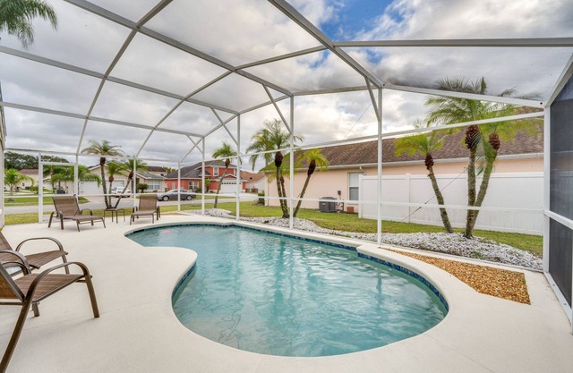 8 Mi to Disney: Kissimmee Home w/Lanai & Pool!