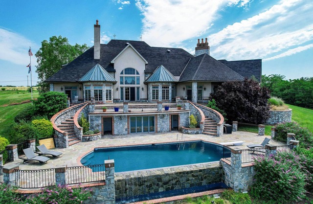 8 Mi to Dtwn: Expansive Estate in Gettysburg!