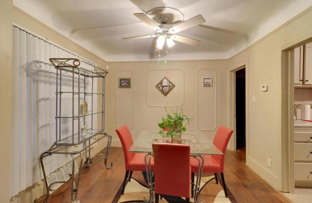 8 Mi to Ford Field Detroit Getaway with Fireplace!