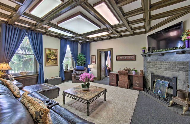 8 Mi to Hersheypark: Luxe Manor in Annville