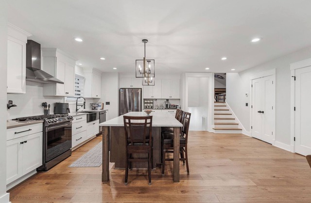 8 Minutes to Downtown! Beautiful East Nashville home, all amenities included!