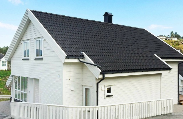 8 person holiday home in Auklandshamn