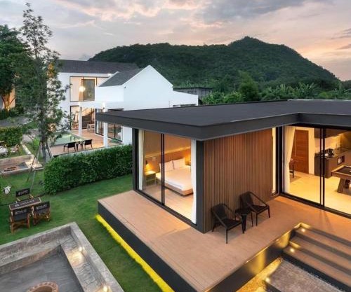 8 Pool Villas