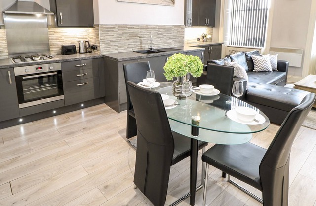 8, ST JOHN'S NORTH APARTMENTS, romantic, with a garden in Wakefield