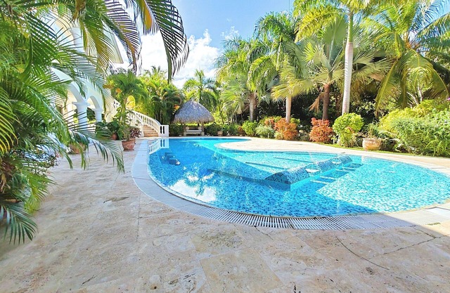8-Suite Golf View Estate: 2 Villas, 2 Private Pools, 2 Gazebos w/BBQ + Bonus