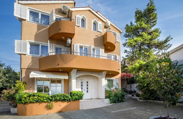 80 m² Apartment ∙ 3 bedrooms ∙ 6 guests
