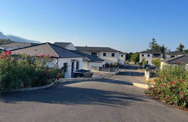 80 m2 semi-detached house 2 minutes from the sea and close to all amenities