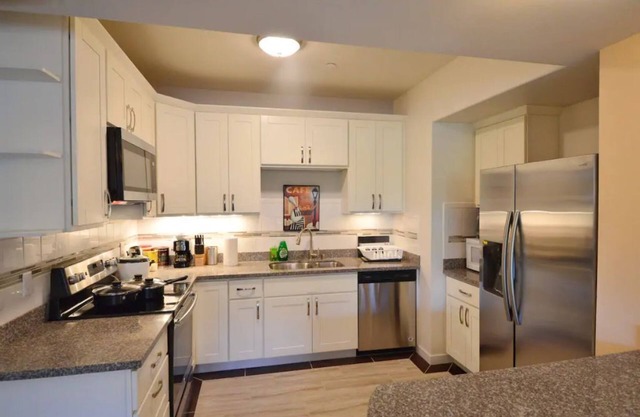 8401 - New, safe 7min to SFO spacious 2bd 2.5 ba. condo, pleasant atmosphere