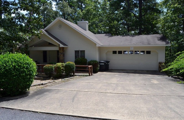8AlarWy | West Gate Area Home | Sleeps 8