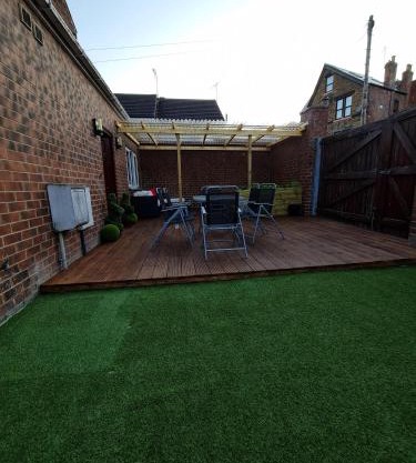 8Bed and 9Bath Ensuite House with Hot Tub and Free Wi-Fi