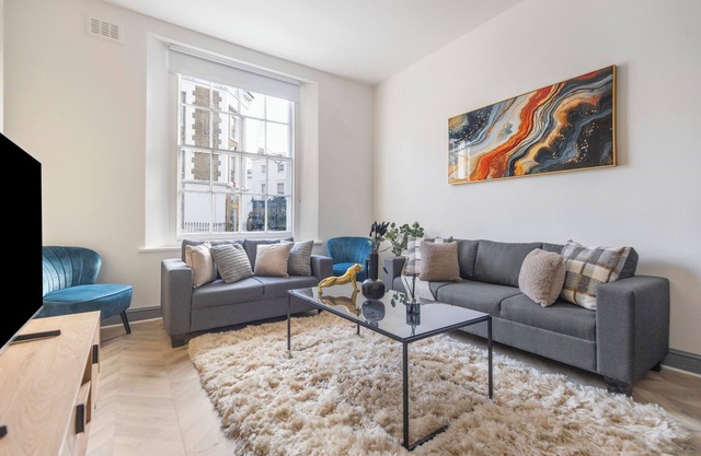 8BR Gem in Prime Location: Perfect for Group Stays