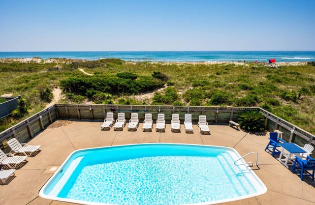 8BR OCEAN/BEACHFRONT w/HEATED POOL & HOT TUB in OBX!