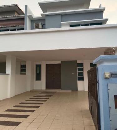 8Pax comfortable setia residen