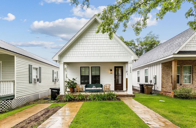 8th Ave Coastal Farmhouse Retreatn