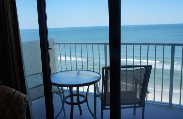 8th Floor Ocean Front - Enjoy the Fall at the Beach!