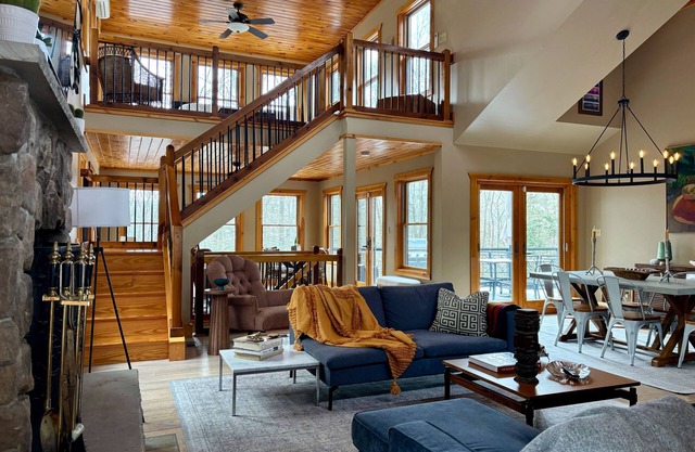 9-acre Forest Escape w/Roof Deck & Fire Pit