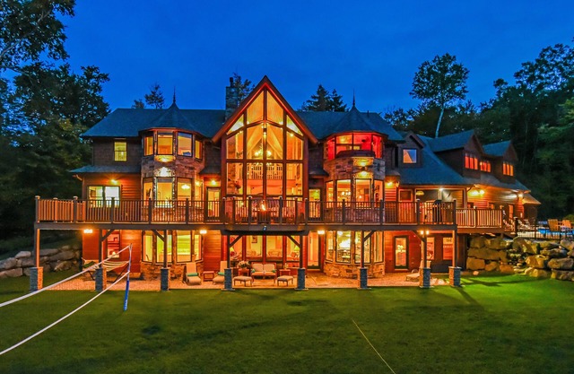 9 Bdrm Premiere Luxury Estate Sleep 26 Movie Theater, Pool,Spa,Game Rm,Steam Rms