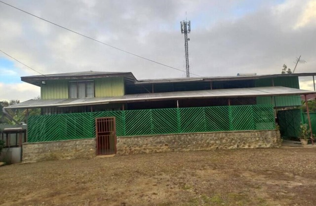 9 Bedroom 2 Bathroom Home