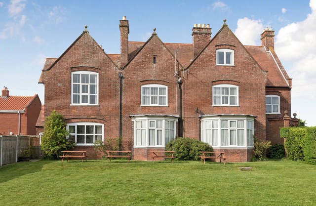 9 bedroom accommodation in Bacton